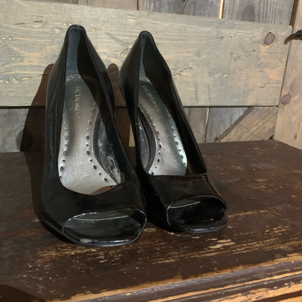 🔴 Black peep toe heels